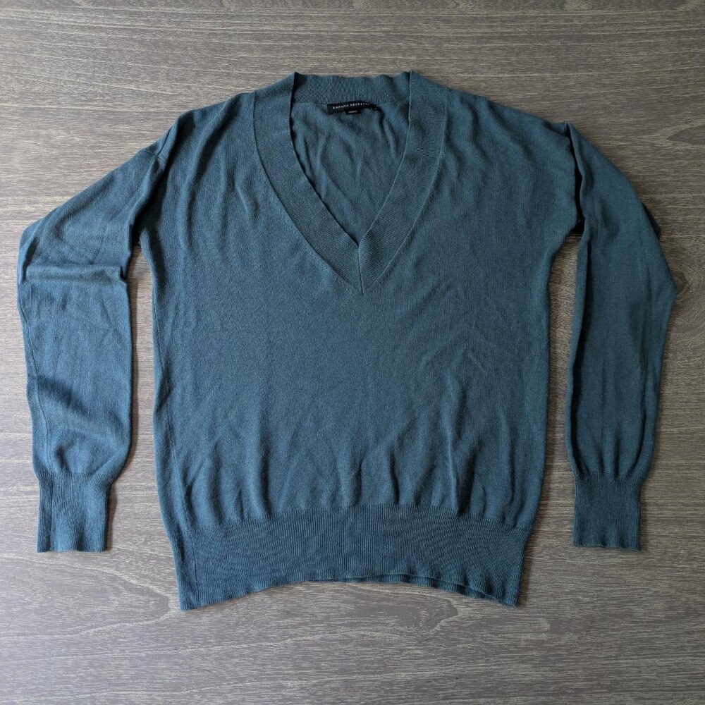 Banana Republic Light V-Neck Sweater